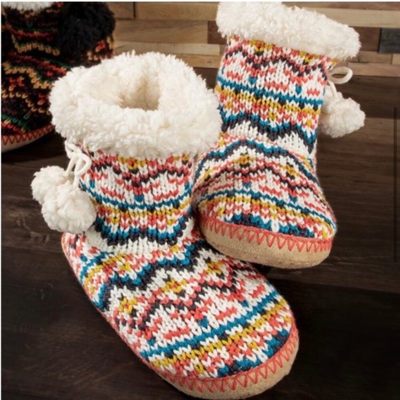 LAST PAIR: Hand knitted women’s comfy soft faux Sherpa lined Pom slipper boots - Picture 4 of 5